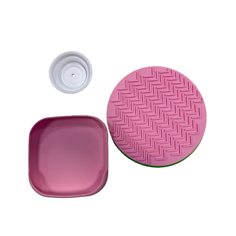 How can structural design be used to improve the flexibility and tear resistance of silicone tableware?